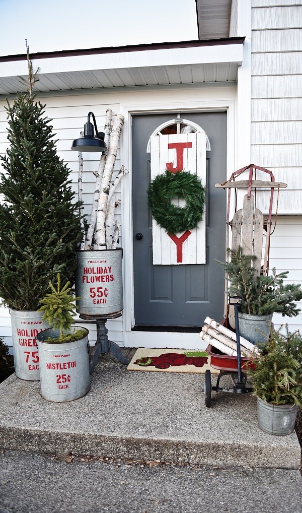 farmhouse porch christmas decor 25 Beautiful Farmhouse Christmas Porches Honeybear Lane