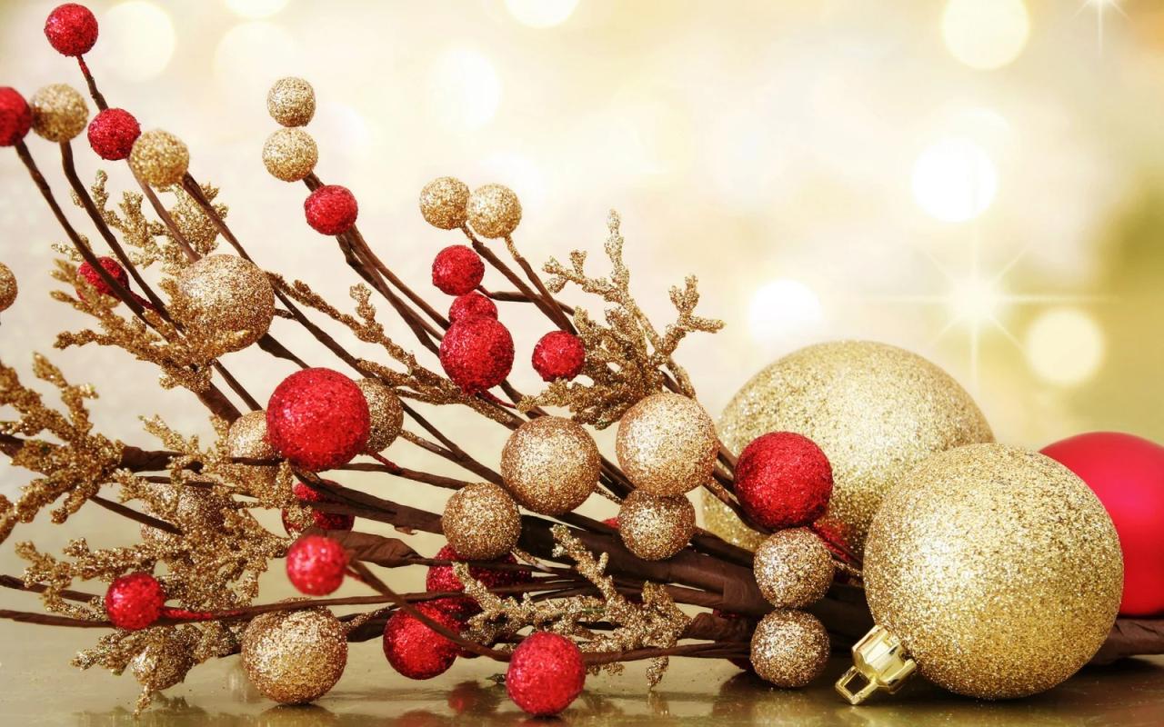 red and gold decor for christmas 25 Beautiful Red And Gold Christmas Decor Ideas