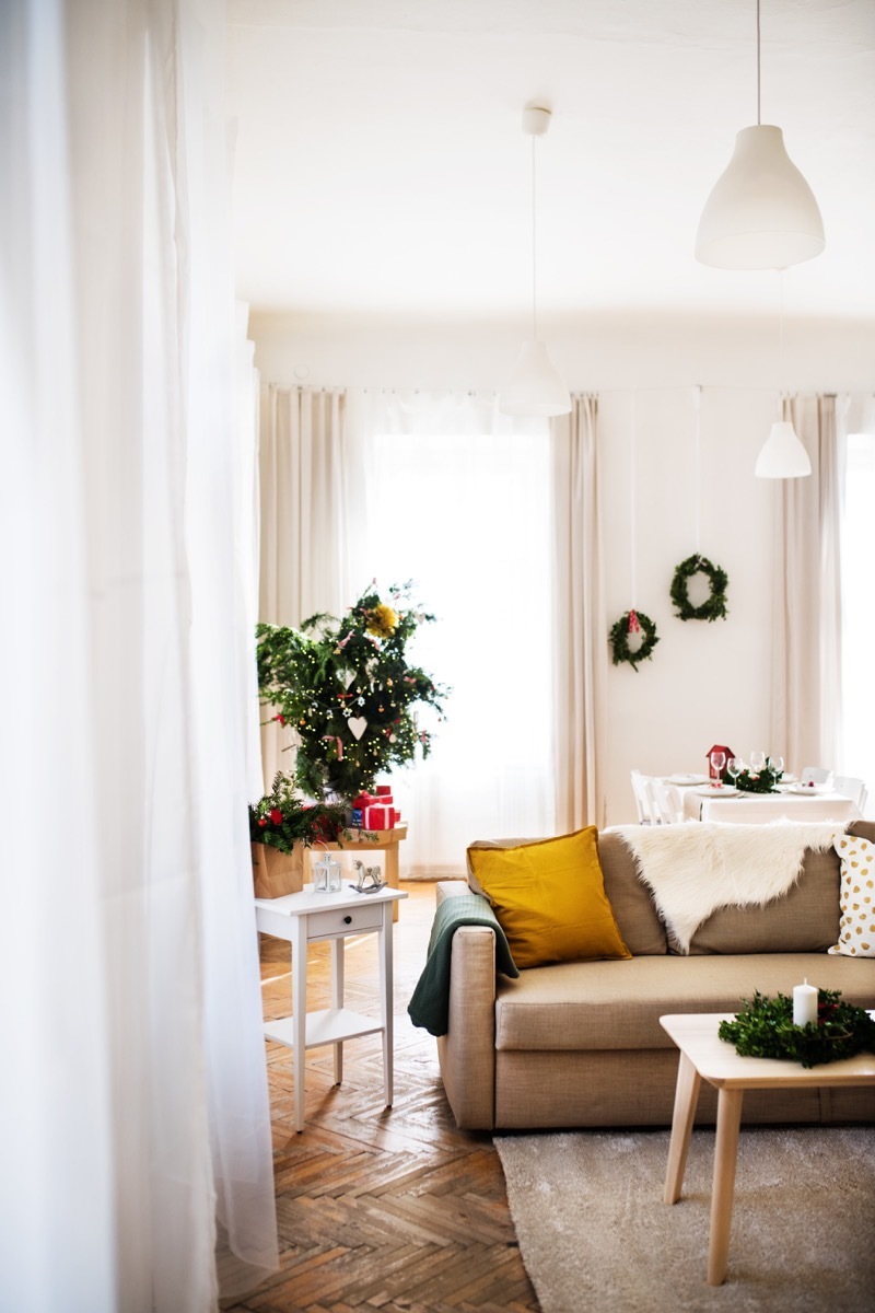 apartment decor for christmas Apartment Christmas Decorations Holiday Decor Ideas for Small Spaces