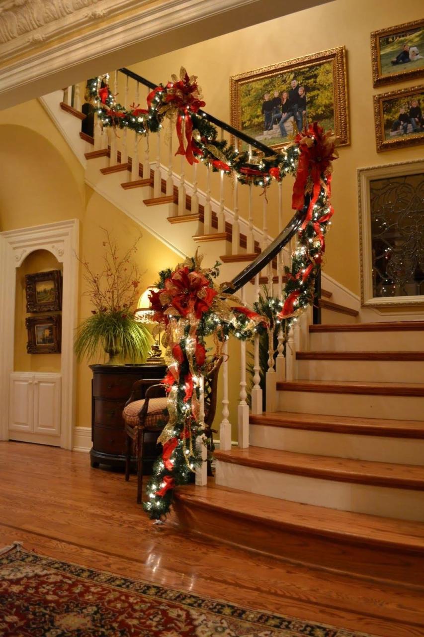 christmas decor on stairs 19 STUNNING CHRISTMAS STAIRCASE DECORATIONS...... Godfather Style