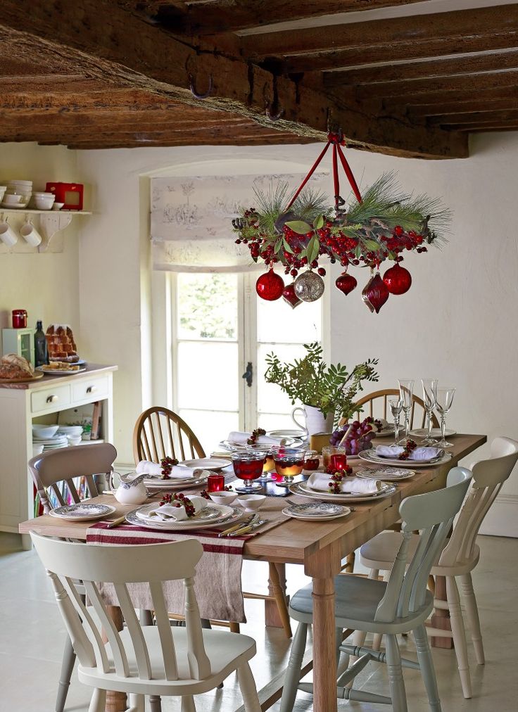 dining room christmas decor 37 Stunning Christmas Dining Room Décor Ideas DigsDigs