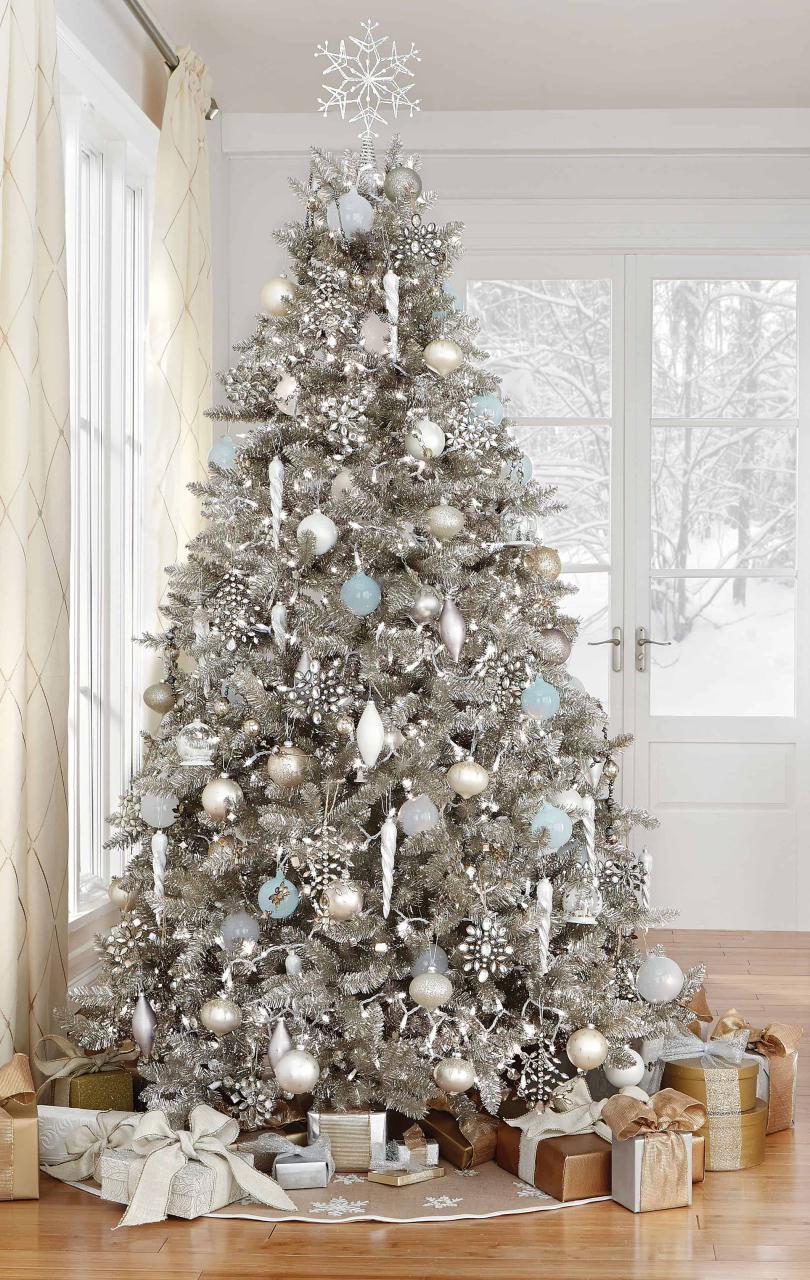 christmas tree decor silver Outstanding silver Christmas tree ideas