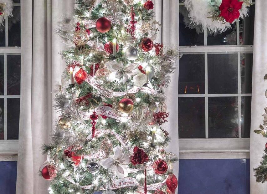 red white and gold christmas decor White, Red and Gold Christmas Home Decor Ideas (and 30+ Other Christmas