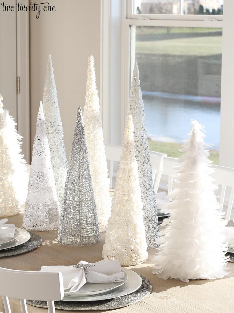 christmas tree table decor White & Silver Christmas Tablescape