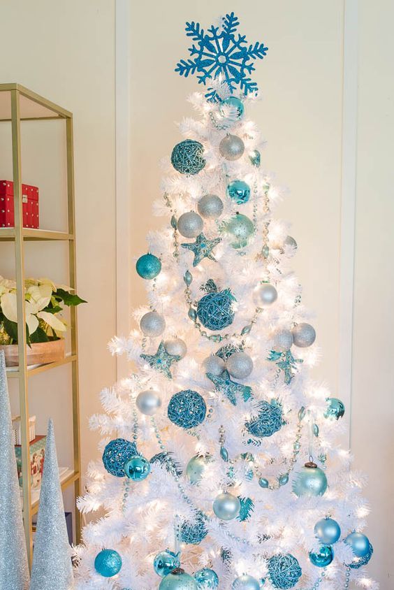 green christmas tree with white decor 30 Creative White Christmas Tree Decorating Ideas