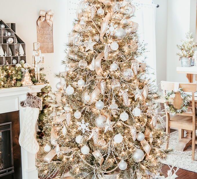 gold and white christmas decor 65 Unique Christmas Tree Decorating Ideas and Pictures 2020