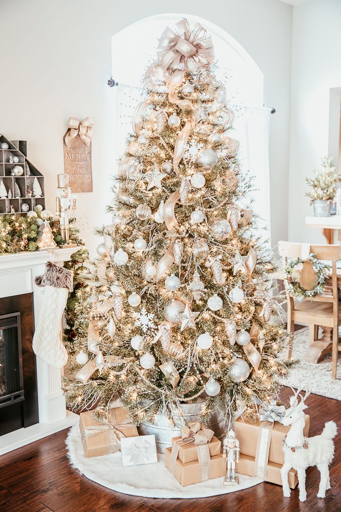 gold and white christmas decor 65 Unique Christmas Tree Decorating Ideas and Pictures 2020