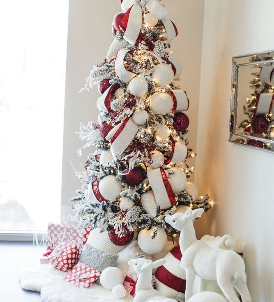 black white red christmas decor 25 Bright Red And White Christmas Décor Ideas Shelterness