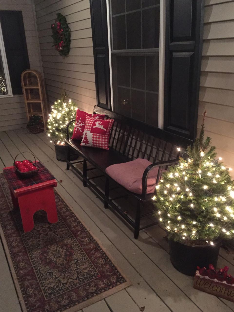 christmas decor for outdoor bench 20+ Decorating Outdoor Bench For Christmas The Urban Decor