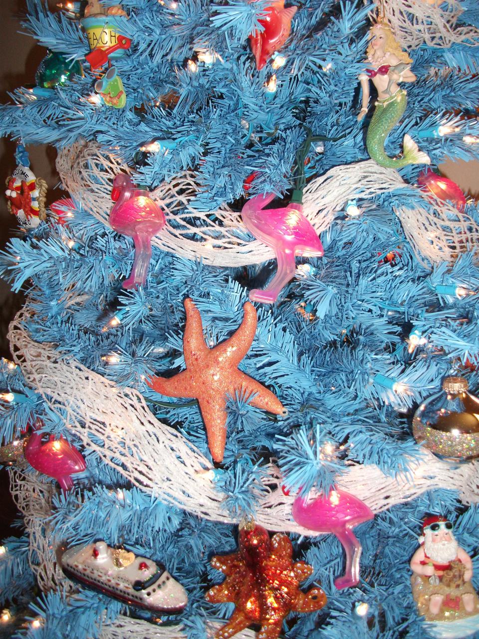 christmas decor beach theme It's a beach theme Christmas! Christmas decorations, Christmas