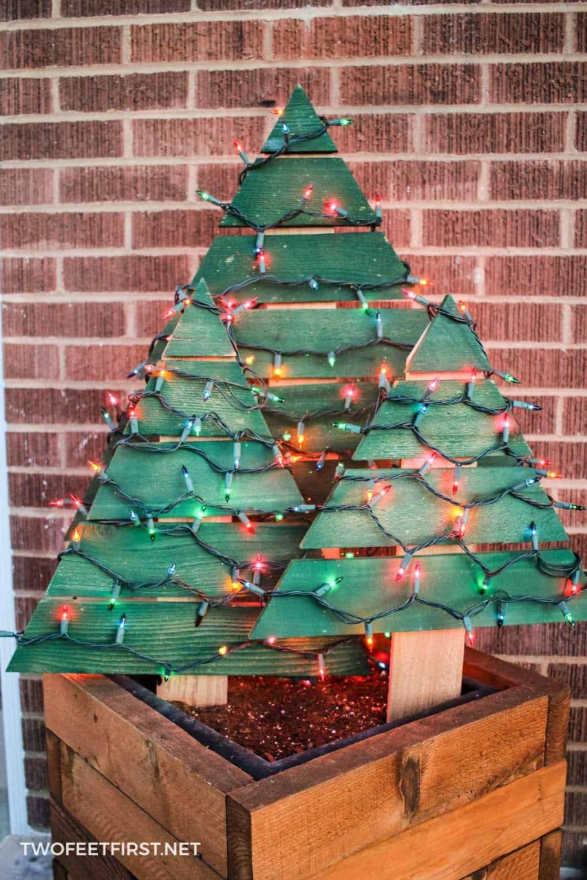 outdoor wooden christmas decor 50+ Best Christmas DIY Outdoor Decor Ideas and Designs for 2021