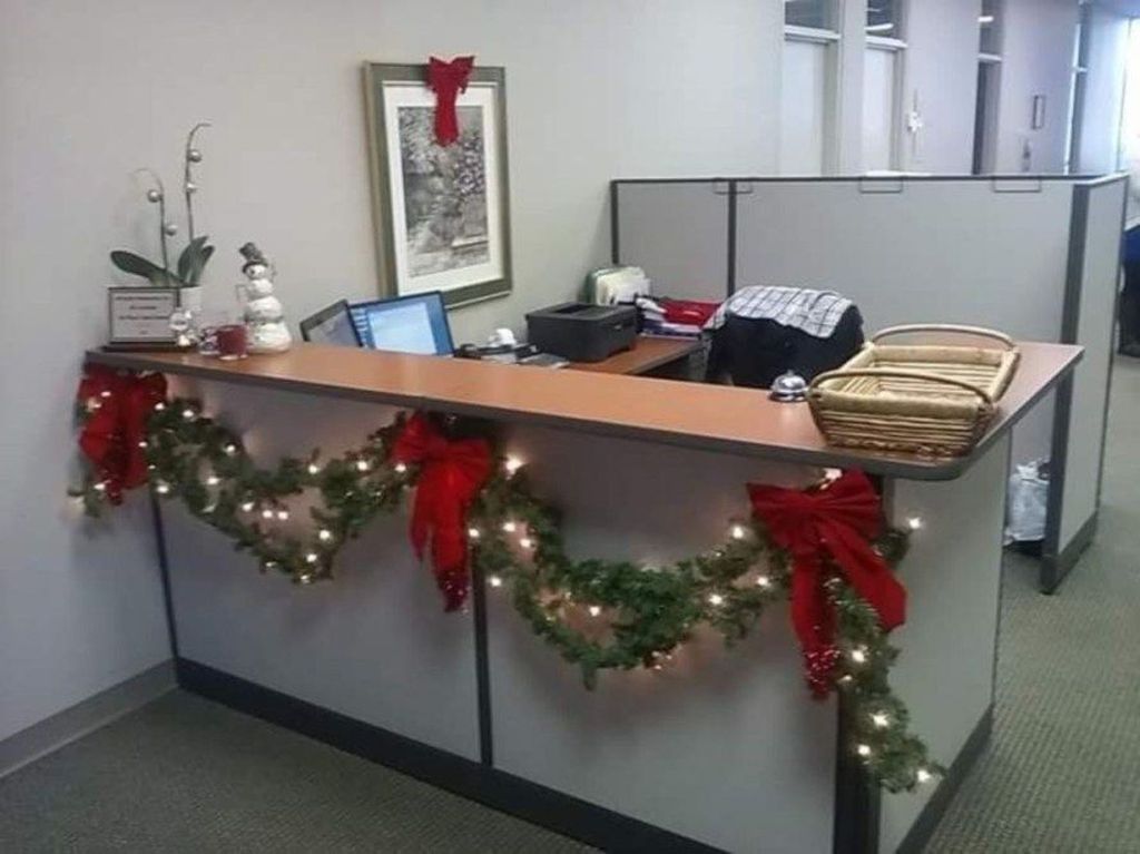 christmas decor ideas in office 30+ Latest Christmas Office Decoration Ideas You Should Try Office