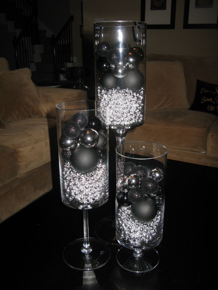 black white silver christmas decor Top 25 ideas about black and silver Christmas room on Pinterest