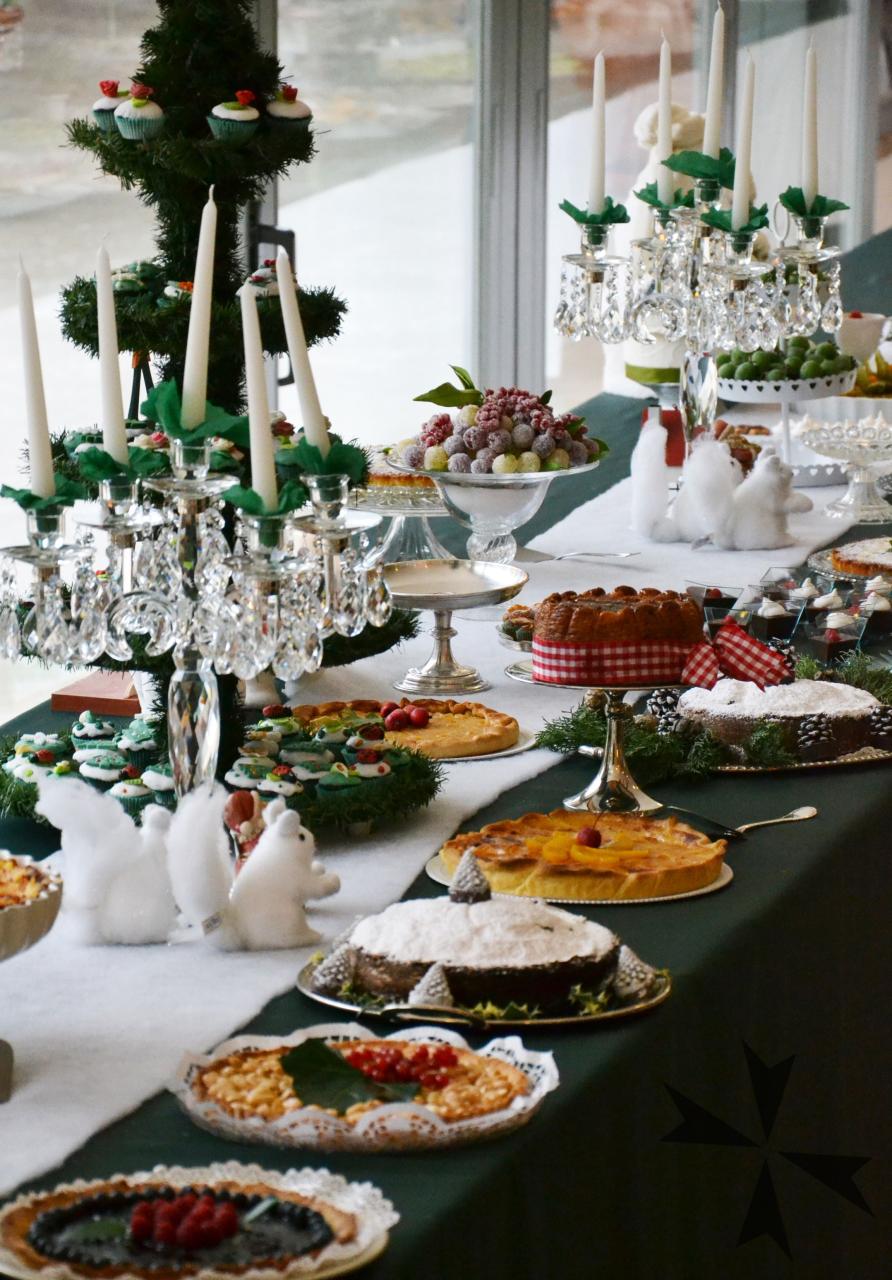 christmas decor for buffet table Un buffetdiNatale davvero goloso! A Christmasbuffet really delicious