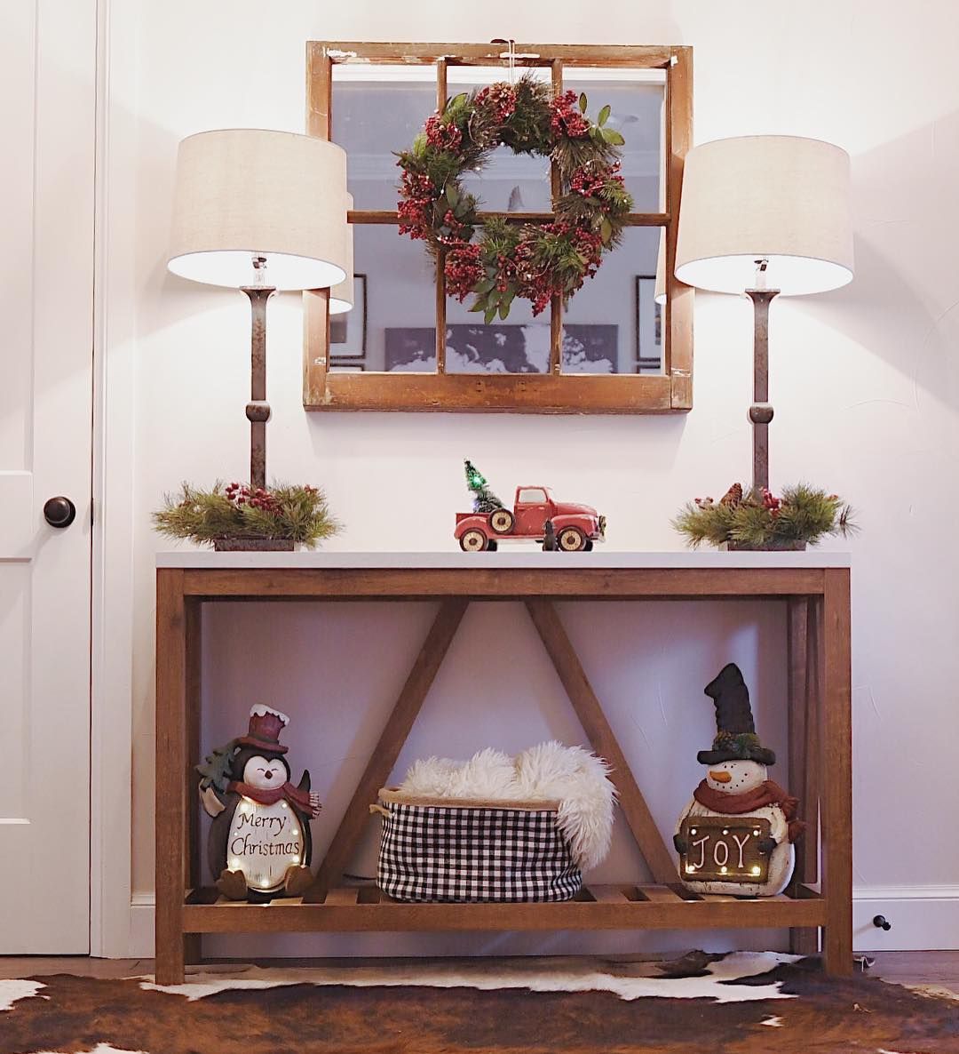 christmas decor entryway table 20+ Fresh Christmas Entryway Decorating Ideas 2021! Page 5 of 27