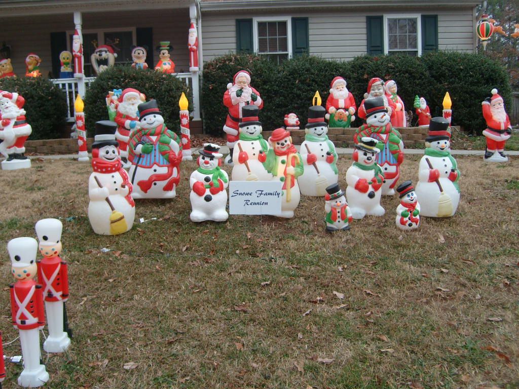 christmas outdoor decorations blow molds Blow Mold Snowmen Christmas yard decorations, Easy outdoor christmas