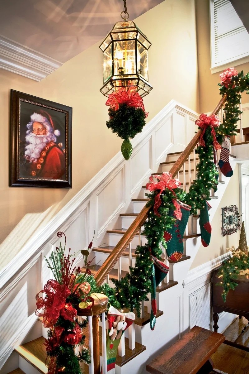 christmas decor ideas on stairs 25 Ideas for Christmas Staircase Decorations