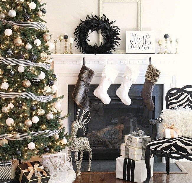 black white and gold christmas decor Christmas Decor with black & white & gold White christmas decor, Gold