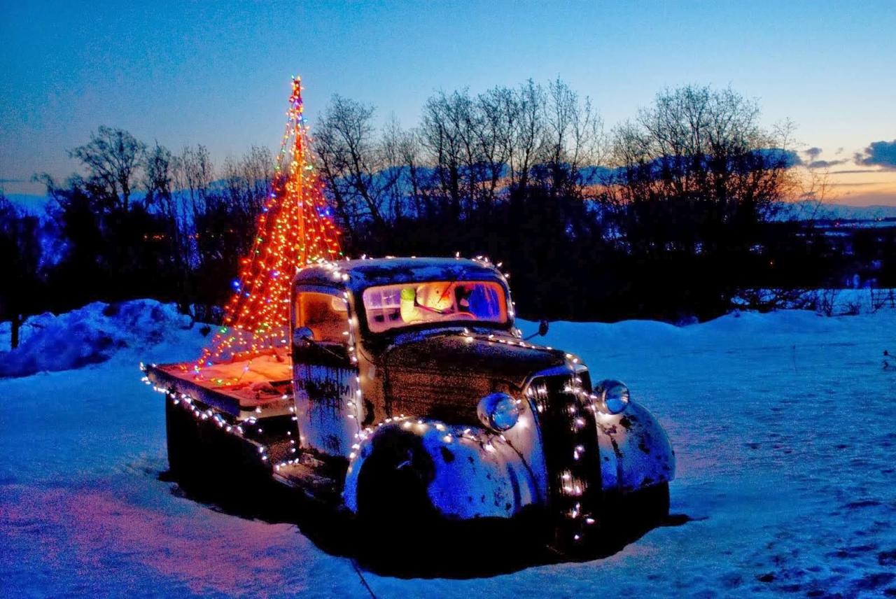 old truck christmas decor Christmas vintage truck Christmas car decorations, Christmas car