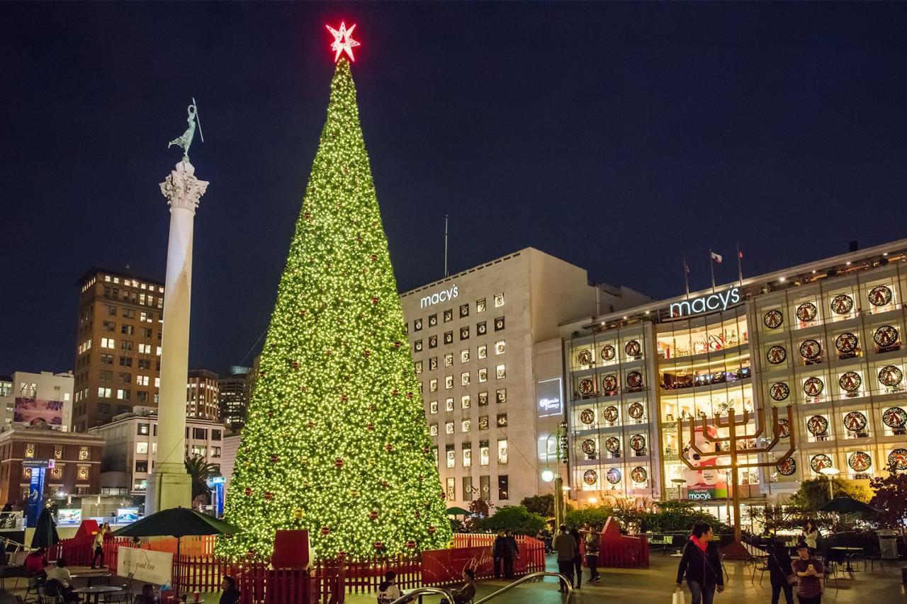 christmas decor san francisco San Francisco's Union Square at Christmas Photo Tour