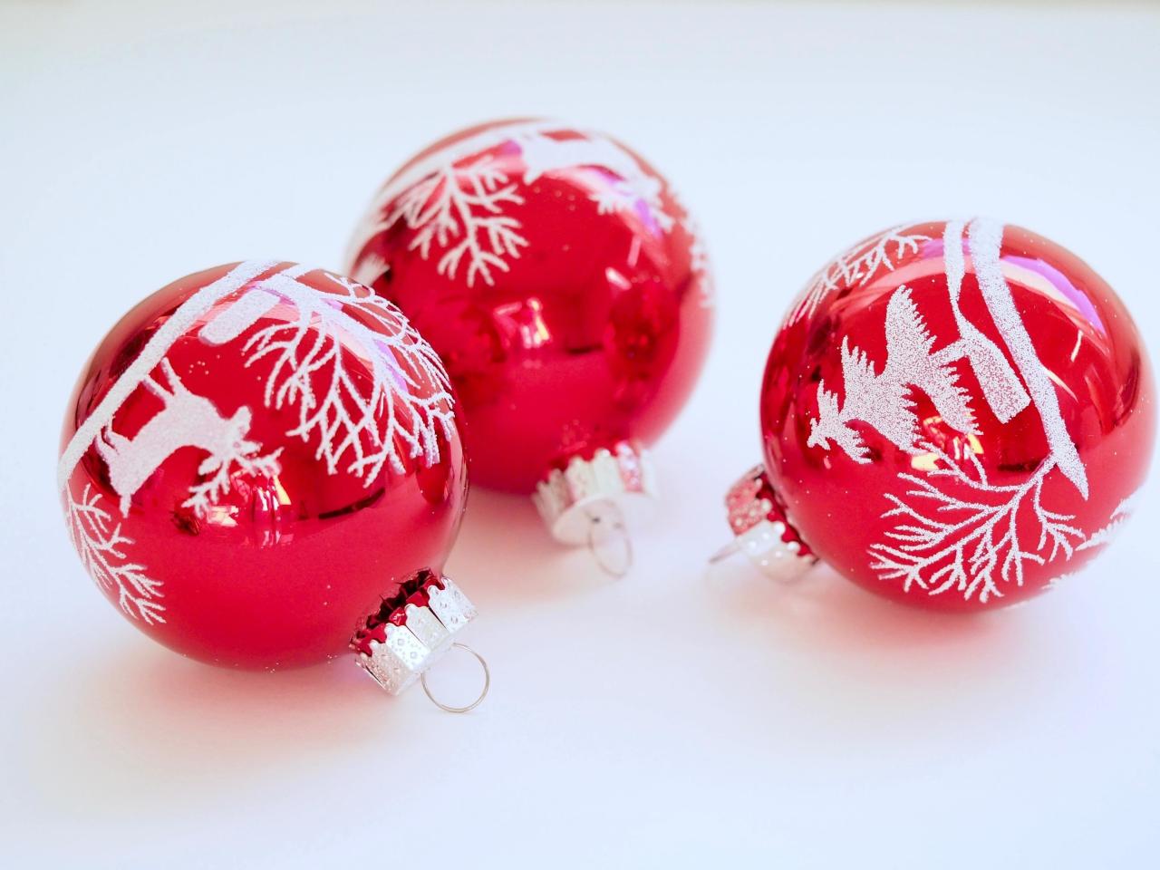 christmas decoration ideas with baubles Homemade Christmas Baubles · How To Make A Christmas Tree Ornament