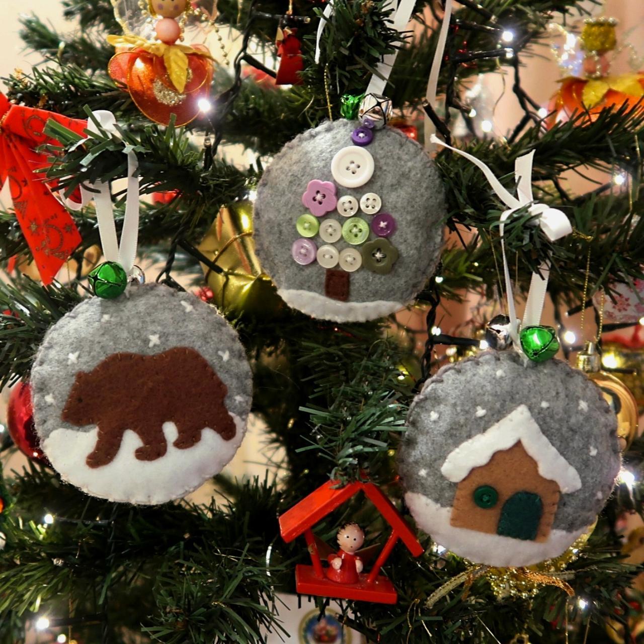 christmas decoration ideas with baubles Felt Christmas Baubles — How to Make Bright Ideas Crafts