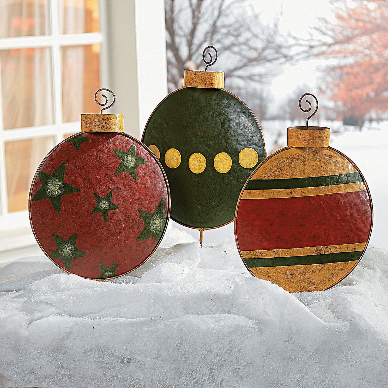 christmas decoration yard stakes Ornament Yard Stakes Large christmas ornaments, Outdoor christmas