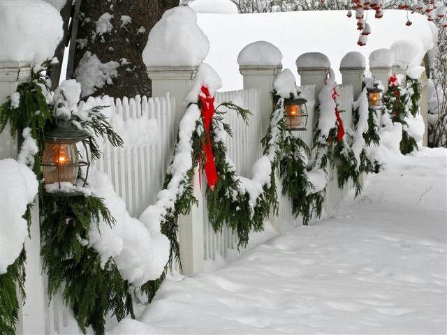 christmas fence decor ideas 20+ Fence Christmas Decorating Ideas