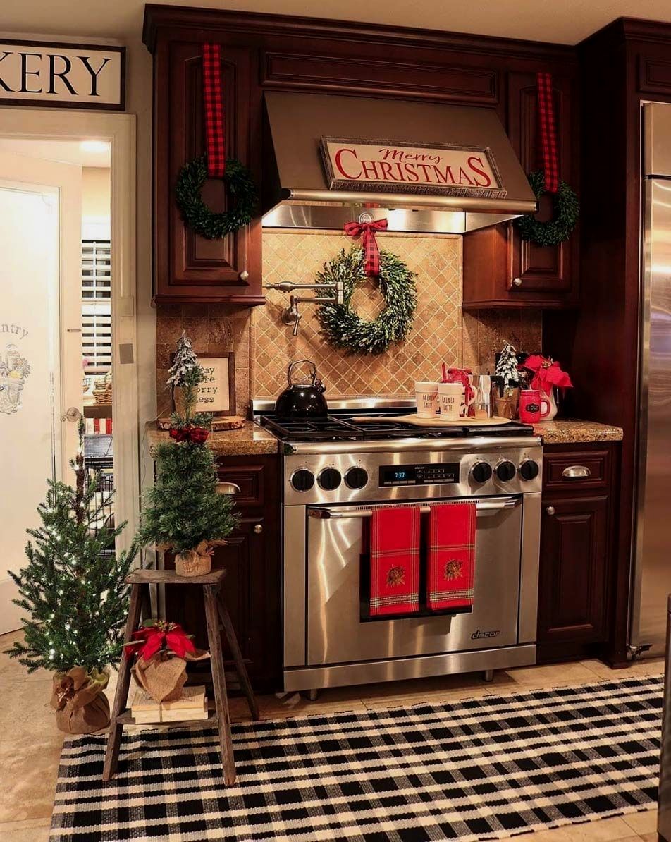 christmas decorating ideas for kitchen 35 Home Decor Ideas Christmas kitchen decor, Farmhouse christmas