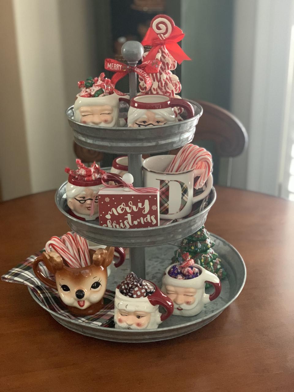 3 tier tray christmas decor ideas My Christmas 3 tier tray Tray decor christmas, Tiered tray decor