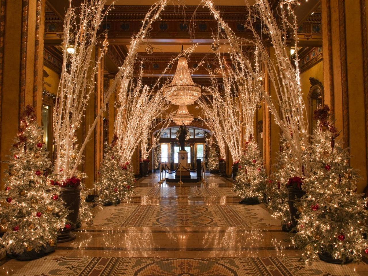 christmas lobby decor ideas Best Hotel Lobbies for the Holidays Holiday lights display, Christmas