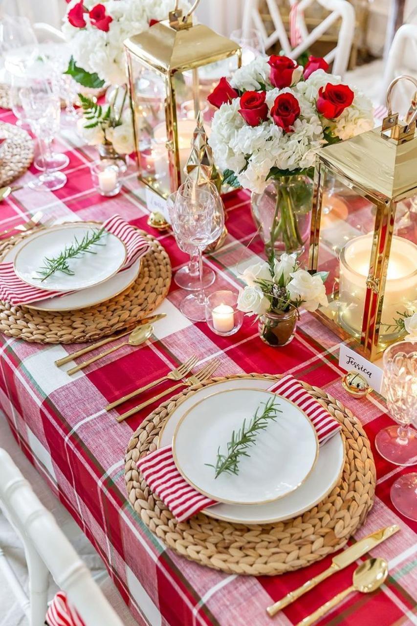 christmas decor ideas for dining table 31 Amazing Christmas Tablescapes Ideas Christmas dining table