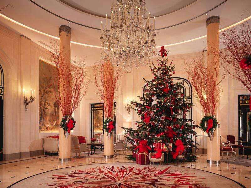 christmas lobby decor ideas Best Hotel Lobbies for the Holidays Church christmas decorations