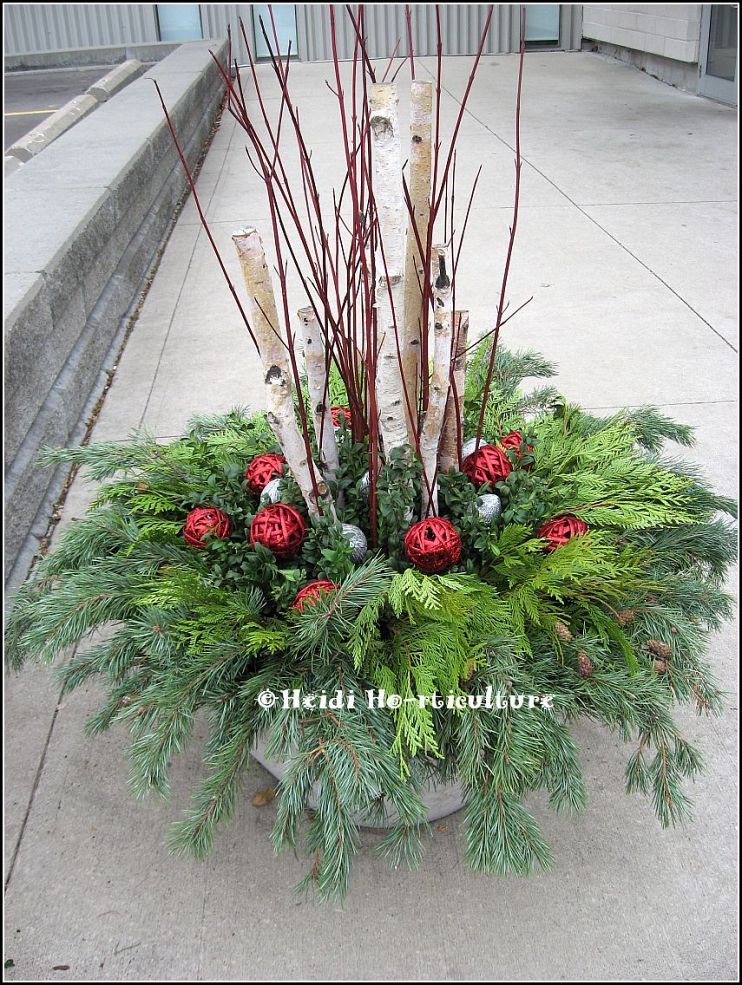 christmas decorating ideas for outdoor urns 20+ Christmas Decorations For Outdoor Urns The Urban Decor