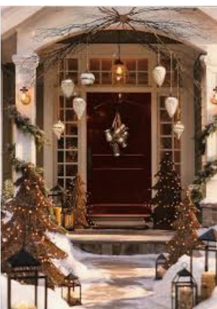 christmas decor ideas porch Hanging ornaments Christmas porch decor, Front door christmas