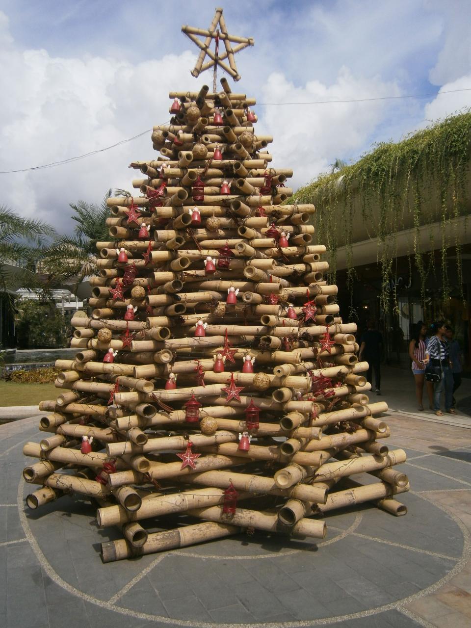 christmas decor ideas indigenous materials Christmas Tree Designs Using Indigenous Materials