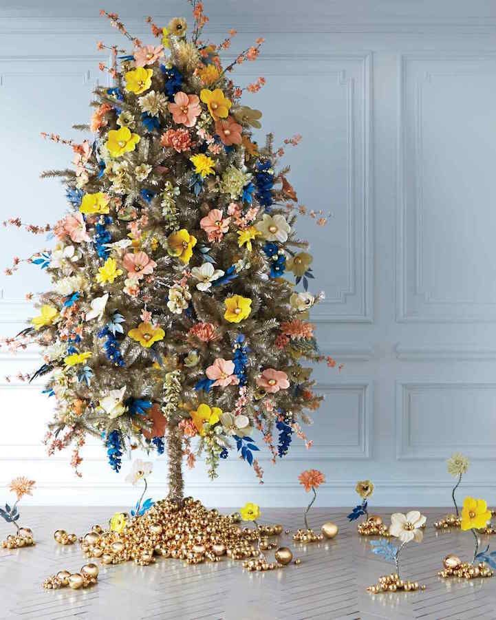 christmas tree decor flowers People Are Decorating Christmas Trees with Flowers as a