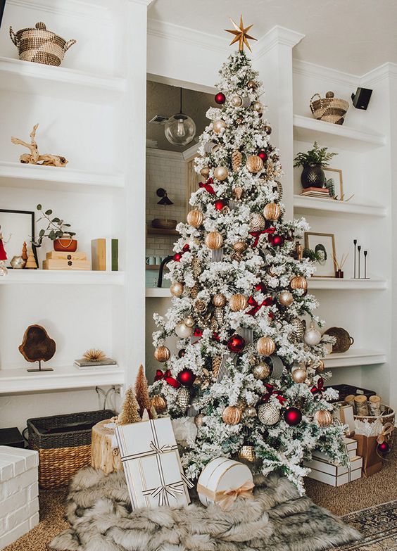 christmas tree decor trends 2024 Trendy christmas tree decoration for 2024 Ideas for a festive holiday