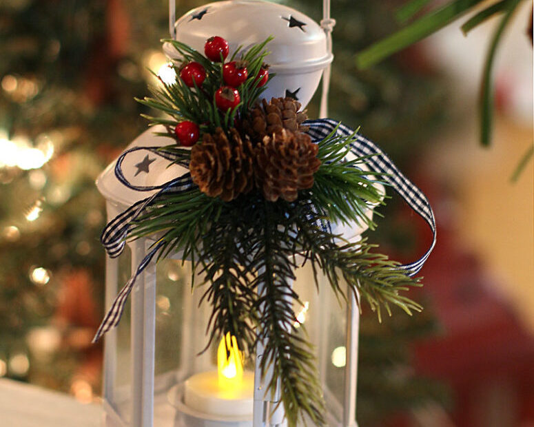 christmas lantern decorations indoor 65 Amazing Christmas Lanterns For Indoors And Outdoors DigsDigs