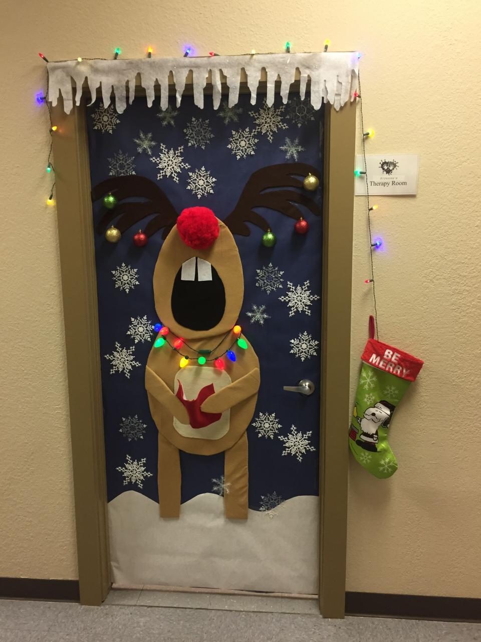 christmas indoor doorway decorations Christmas door contest (copycat) reindeer Christmas door decorating