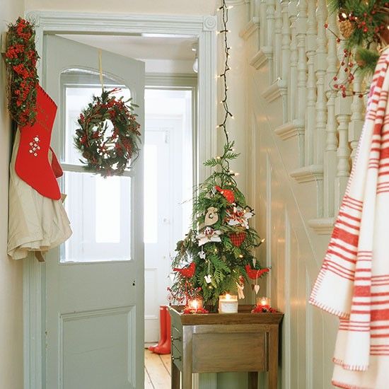 christmas decor for hallway 20+ Christmas Decorations Hallway Ideas The Urban Decor