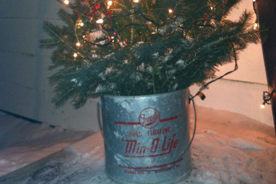 metal bucket christmas decor Metal bucket with Christmas greens Christmas decorations, Log decor