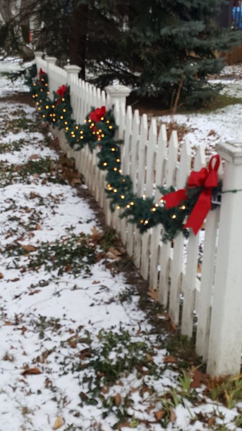 christmas decorations outdoor fence 51 Holiday Fence Decorating ideas outdoor christmas, christmas