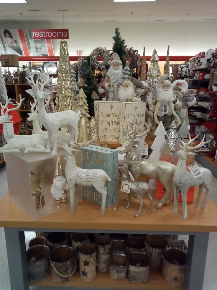 christmas decor tj maxx 1017.... Endcaps by us Tj maxx decor, Holiday decor, Merchandising