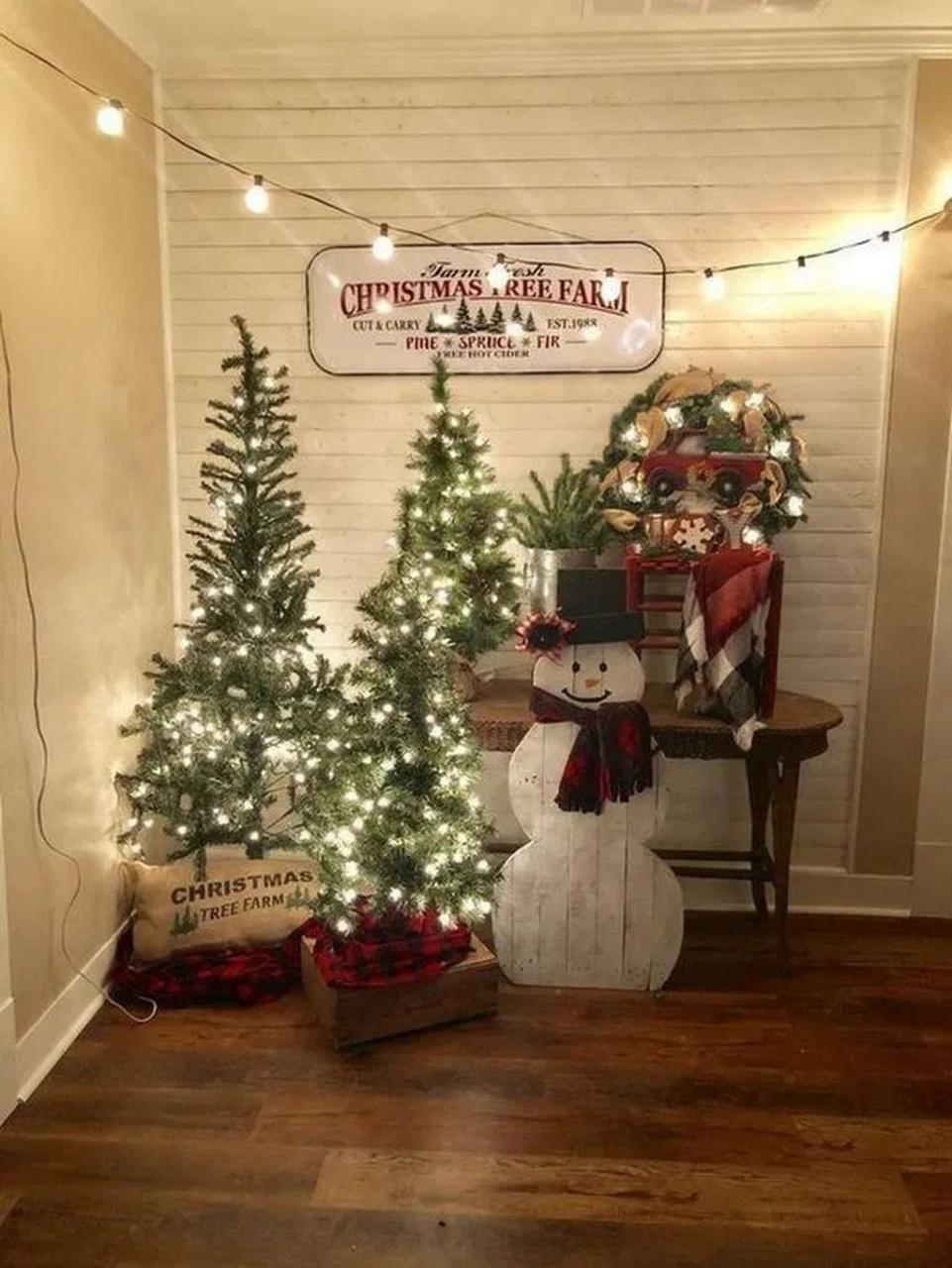 farmhouse country christmas decor 20+ Cozy And Warm Rustic Farmhouse Christmas Decorating Ideas Country