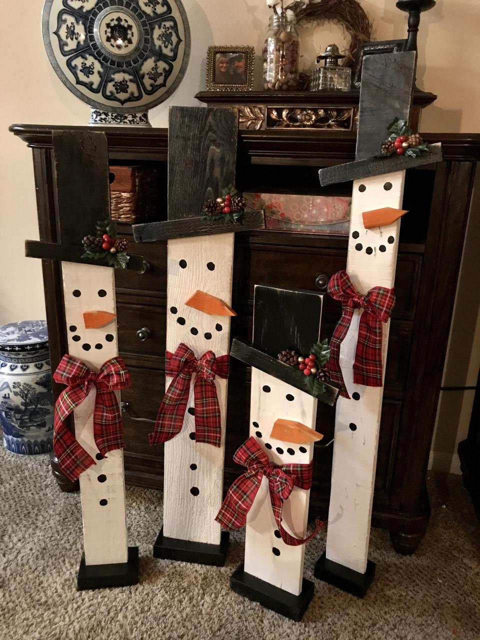 wooden christmas decor ideas Scrap Wood snowman made by Cherie Diy wood snowman, Wood christmas