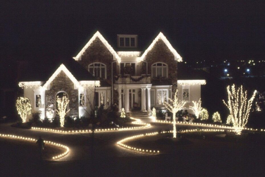 christmas decorations outdoor white Christmas Lights Decorating Ideas For Outside HOMYSTYLE