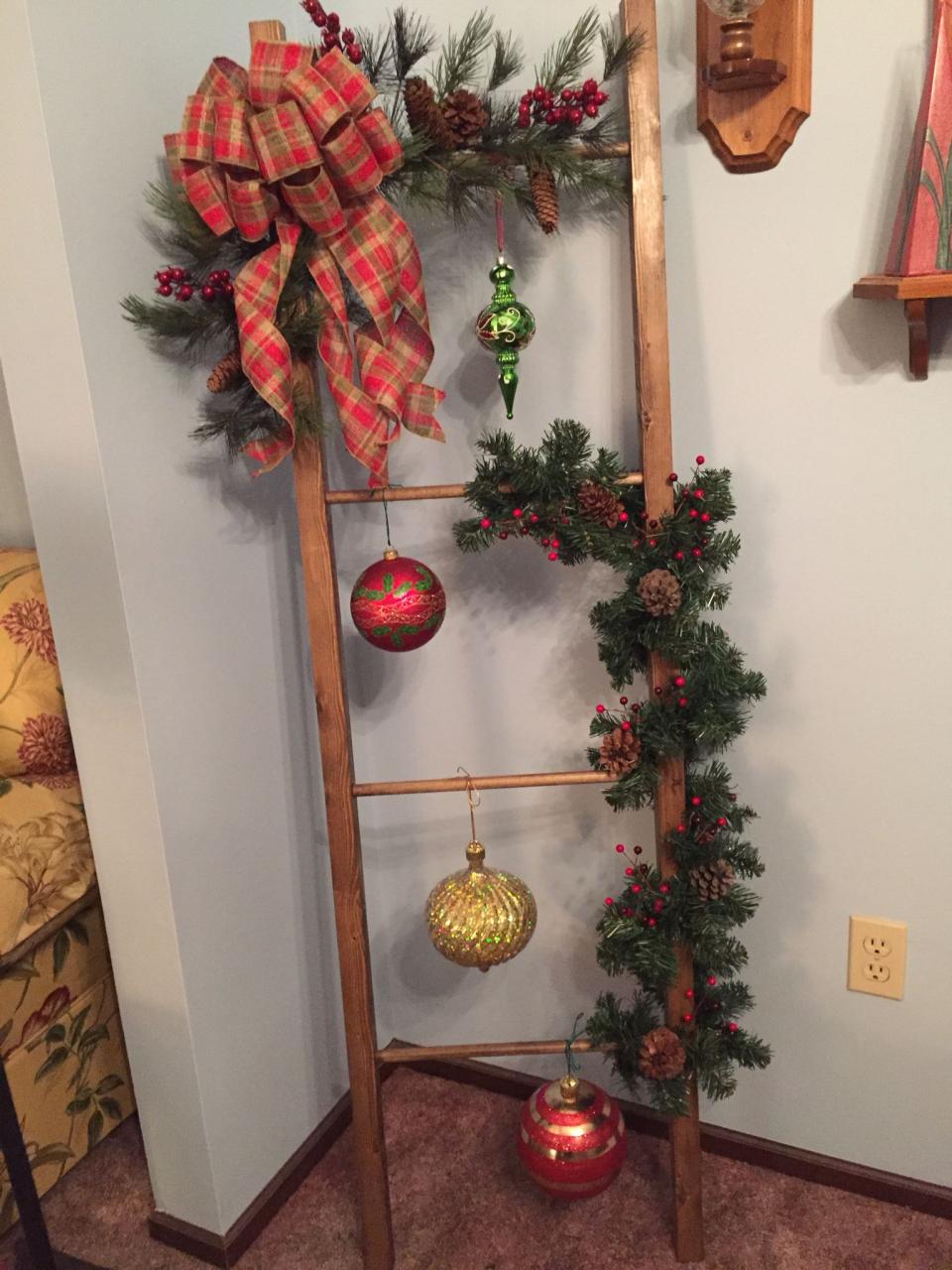 diy christmas ladder decor Christmas ladder! Christmas Ladder, Christmas Crafts, Xmas, Ladder