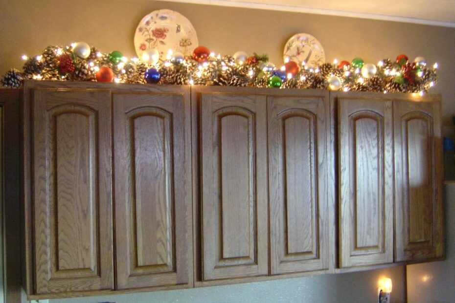 christmas decor above cabinets Above my kitchen Christmas kitchen decor, Christmas