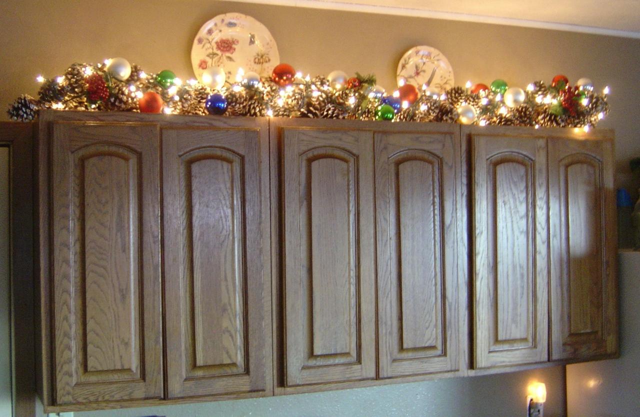 christmas decor above cabinets Above my kitchen Christmas kitchen decor, Christmas